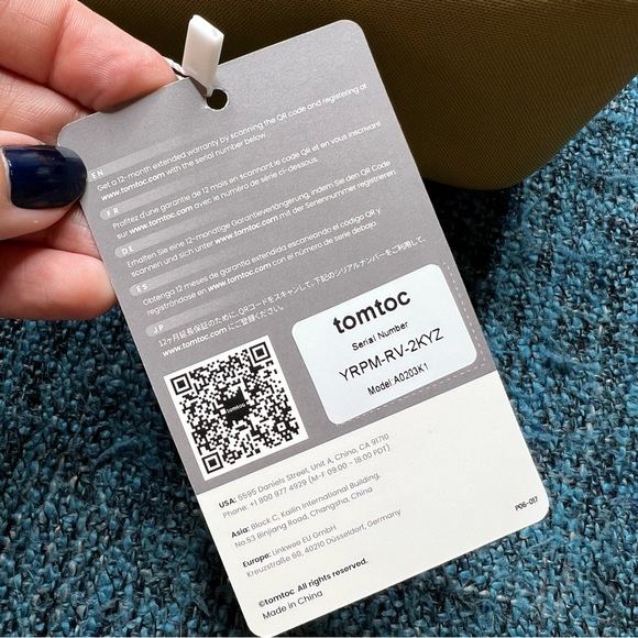 Tomtoc Versatile Switch Daily Crossbody Bag in Khaki - Picture 4 of 9